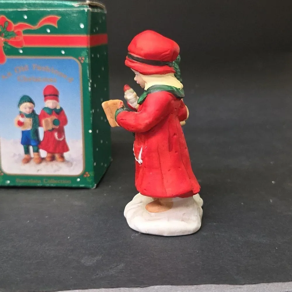 Festive‎ Kids Figurine Set Vintage Russ Christmas Figurines